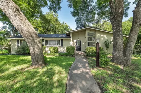 2500 N 42nd St, Waco, TX 76710