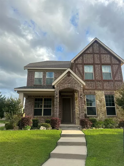 1044 Holly Anne Ln, Aubrey, TX 76227