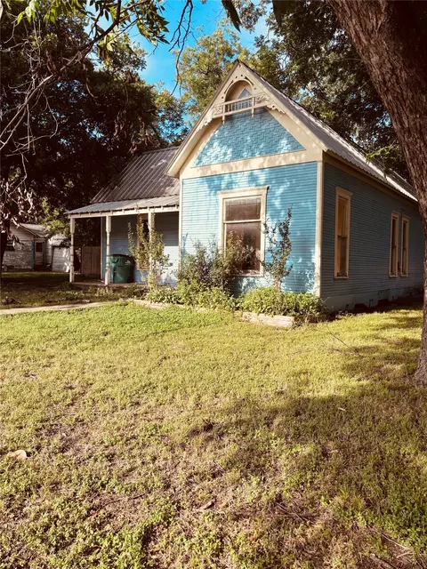 307 S Avenue D, Clifton, TX 76634