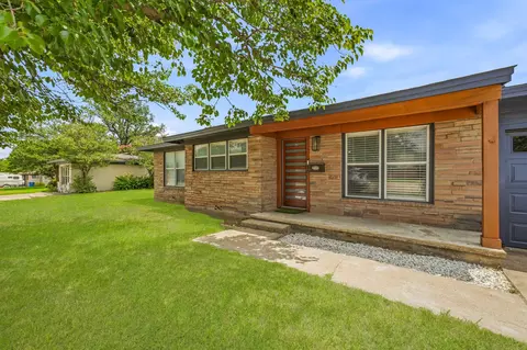 613 Crestview Dr, Granbury, TX 76048