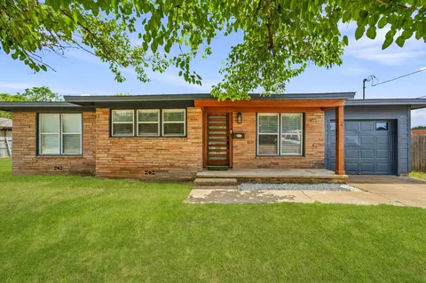 613 Crestview Dr, Granbury, TX 76048