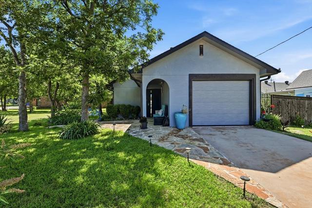 511 N 2nd St, Sanger, TX 76266