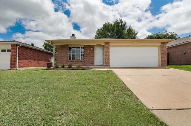 511 Hollyberry Dr, Mansfield, TX 76063
