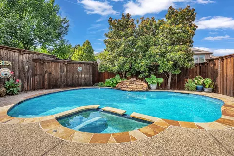 6208 Brownstone Dr, Mckinney, TX 75070