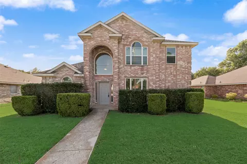 821 S Parks Dr, Desoto, TX 75115