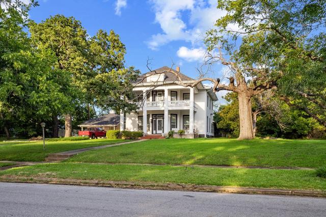 1114 S Houston Ave, Denison, TX 75021