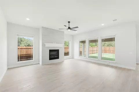 Living - 117 Saddlewood Trl, Commerce, TX 75428 photo 2 of 4