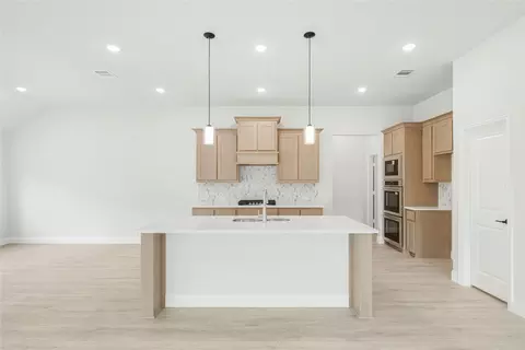 Kitchen - 117 Saddlewood Trl, Commerce, TX 75428 photo 1 of 2
