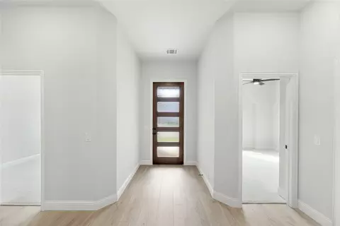 Entry Way - 117 Saddlewood Trl, Commerce, TX 75428 photo 1 of 2