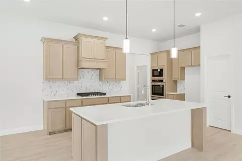 Kitchen - 117 Saddlewood Trl, Commerce, TX 75428 photo 2 of 2