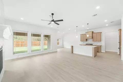 Living - 117 Saddlewood Trl, Commerce, TX 75428 photo 3 of 4