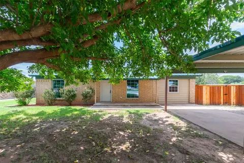 320 S 12th St, Hawley, TX 79525