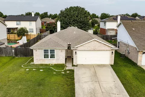 8113 Gardengate Ct, Fort Worth, TX 76137