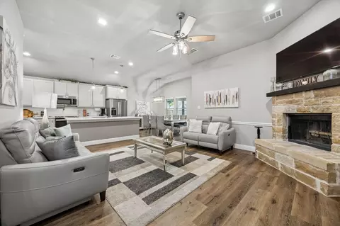 108 Maverick Ln, Pilot Point, TX 76258