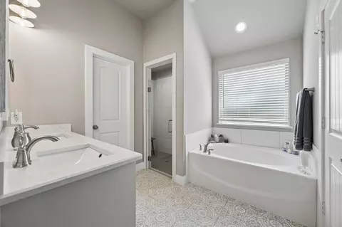 Bath - 108 Maverick Ln, Pilot Point, TX 76258 photo 1 of 4