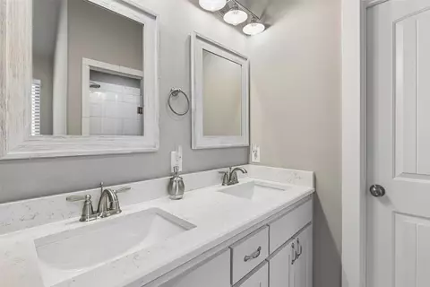 Bath - 108 Maverick Ln, Pilot Point, TX 76258 photo 3 of 4