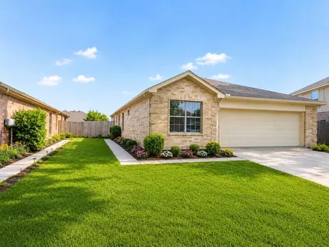 1249 Cottonwood Dr, Crowley, TX 76036