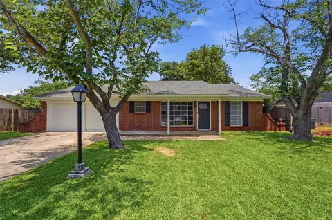 7513 Susan Ct, North Richland Hills, TX 76180