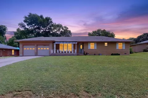 504 Rickey Canyon Ave, Desoto, TX 75115
