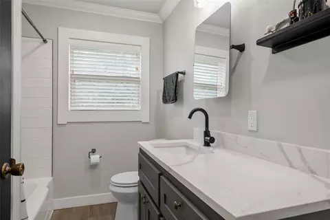 Bath - 3824 Pine Ave, Waco, TX 76708 photo 2 of 2