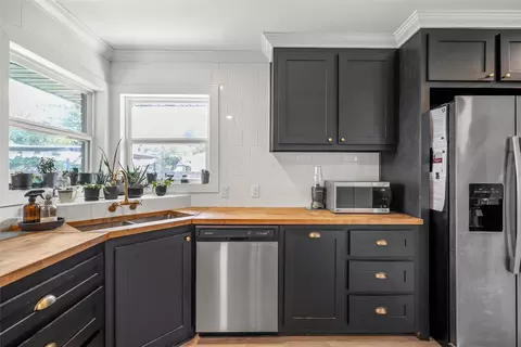Kitchen - 3824 Pine Ave, Waco, TX 76708 photo 6 of 8