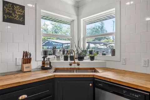Kitchen - 3824 Pine Ave, Waco, TX 76708 photo 5 of 8