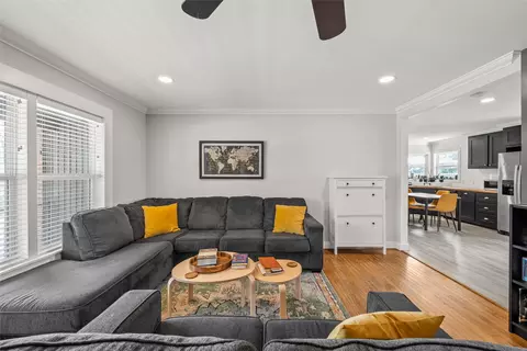 Living - 3824 Pine Ave, Waco, TX 76708 photo 3 of 4