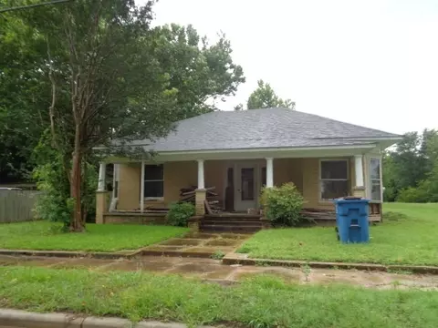 200 S Post Oak, Winnsboro, TX 75494