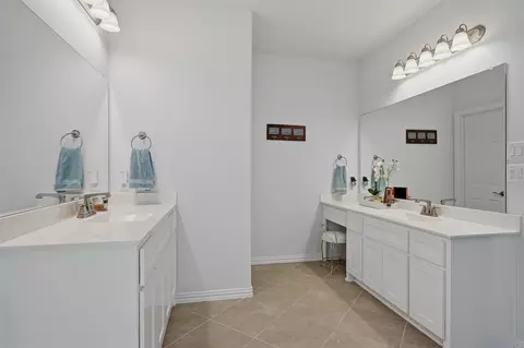 Bath - 809 Violet Way, Celina, TX 75009 photo 2 of 7