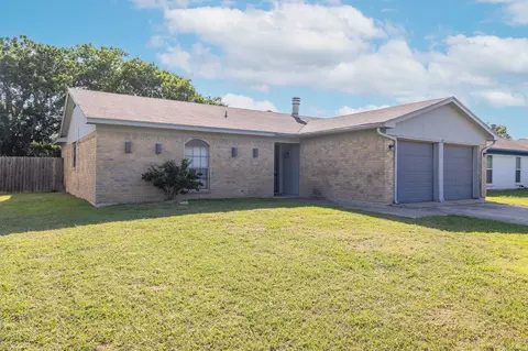 1128 E Georgian Rd E, Saginaw, TX 76179