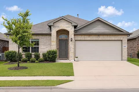 8605 Mirror Lake Dr, Fort Worth, TX 76179