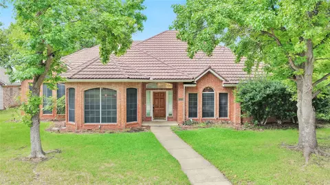 1409 Nettleton Dr, Desoto, TX 75115