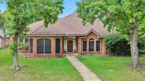 1409 Nettleton Dr, Desoto, TX 75115