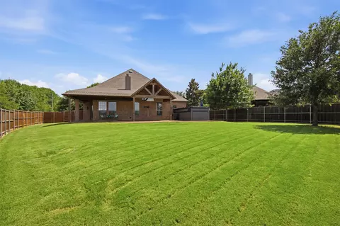 5700 Waterford Ln, Mckinney, TX 75071