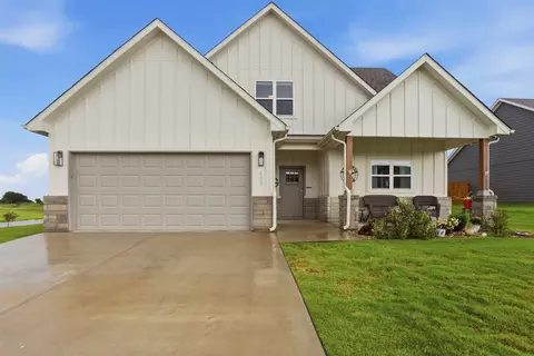 423 Redbud Ln, Tolar, TX 76476