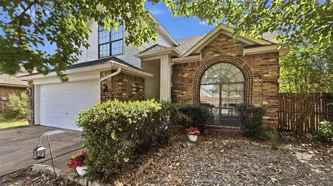 6700 Megan Ln, North Richland Hills, TX 76182