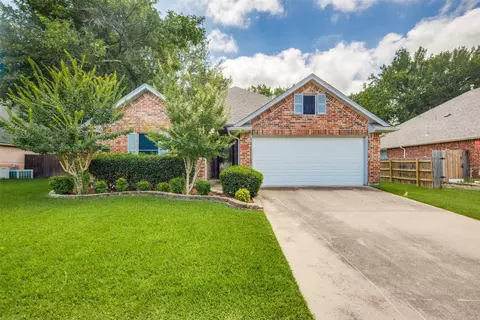 520 Chateau Ct, Denton, TX 76209