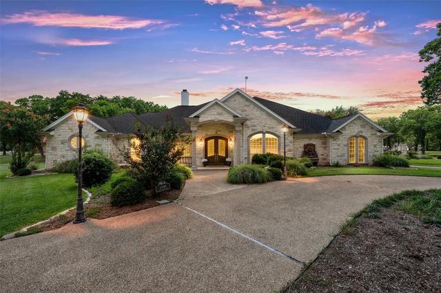 1340 Autumn Oaks Cir, China Spring, TX 76633