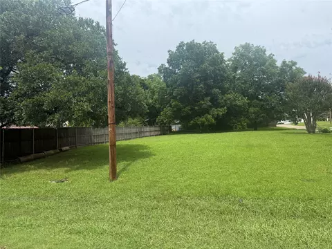 000 Manson St, Wolfe City, TX 75496