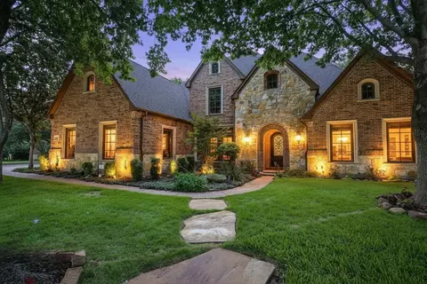 910 Belclaire Cir, Cedar Hill, TX 75104