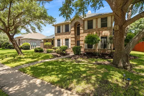 8705 Brookhollow Dr, Rowlett, TX 75089