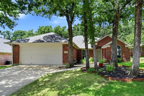 1378 Forest Creek Dr, Lewisville, TX 75067