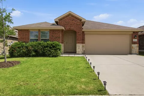 3713 Ridgeway Ln, Lantana, TX 76226