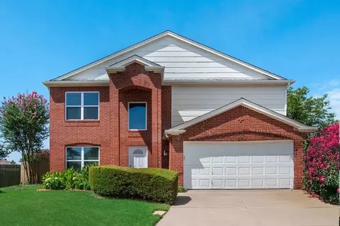 204 Edmundson Ct, Arlington, TX 76002