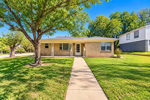 4028 Shawnee Trl, Lake Worth, TX 76135