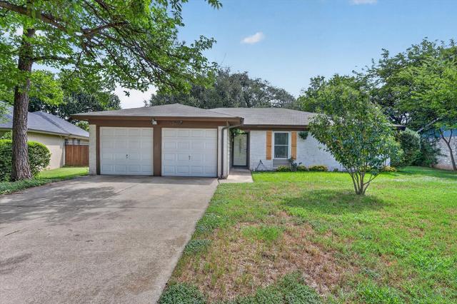 324 N Heights Dr, Crowley, TX 76036