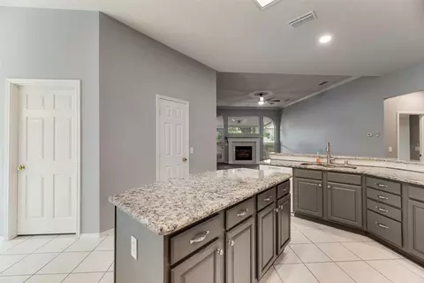 828 Abbots Ln, Denton, TX 76205