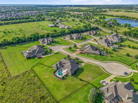 800 Yasmin Ct, Heath, TX 75126