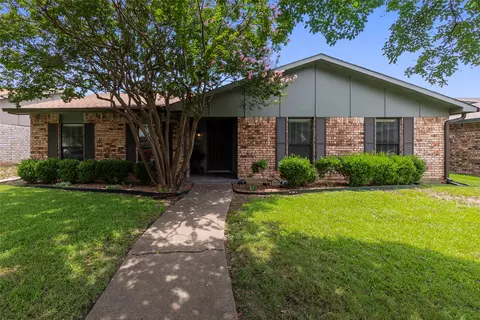 2004 White Ash Rd, Carrollton, TX 75007