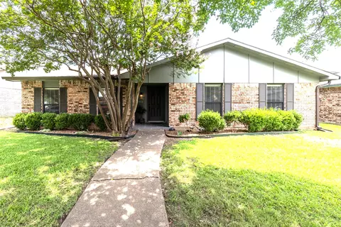 2004 White Ash Rd, Carrollton, TX 75007